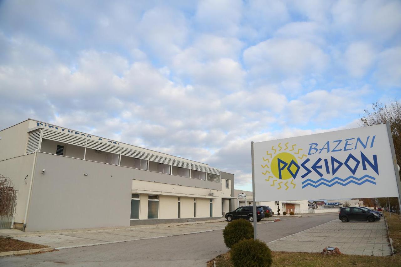 "Poseidon" Centar Aparthotel Stari Banovci Eksteriør bilde