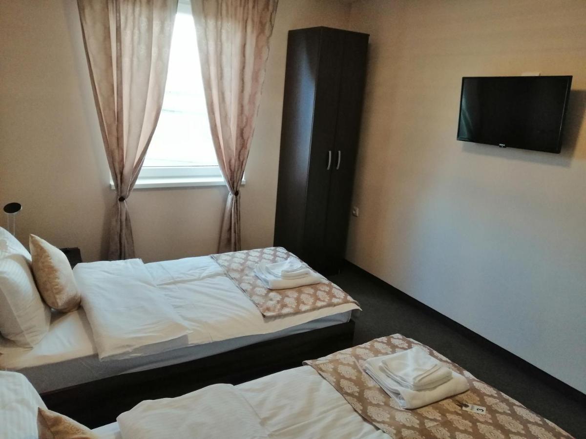 "Poseidon" Centar Aparthotel Stari Banovci Eksteriør bilde