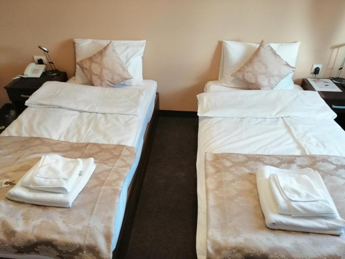 "Poseidon" Centar Aparthotel Stari Banovci Eksteriør bilde